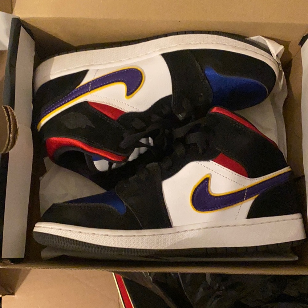 Like New Jordan 1 Mid SE